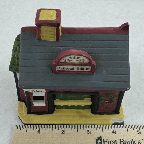 1998 Dickens Collectables Sugar Creek County Railroad Station Lighted Christmas - Picture 10 of 16